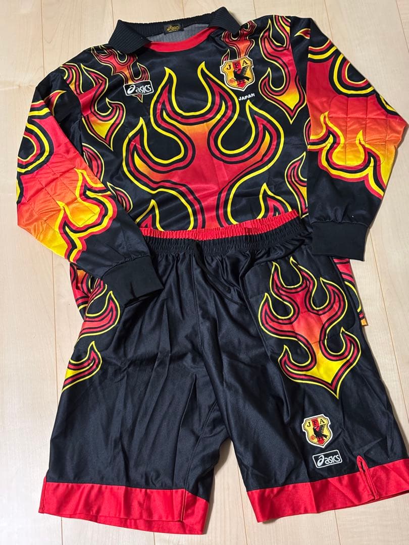 日本代表 サッカーウェア asics 炎 デザイン GK