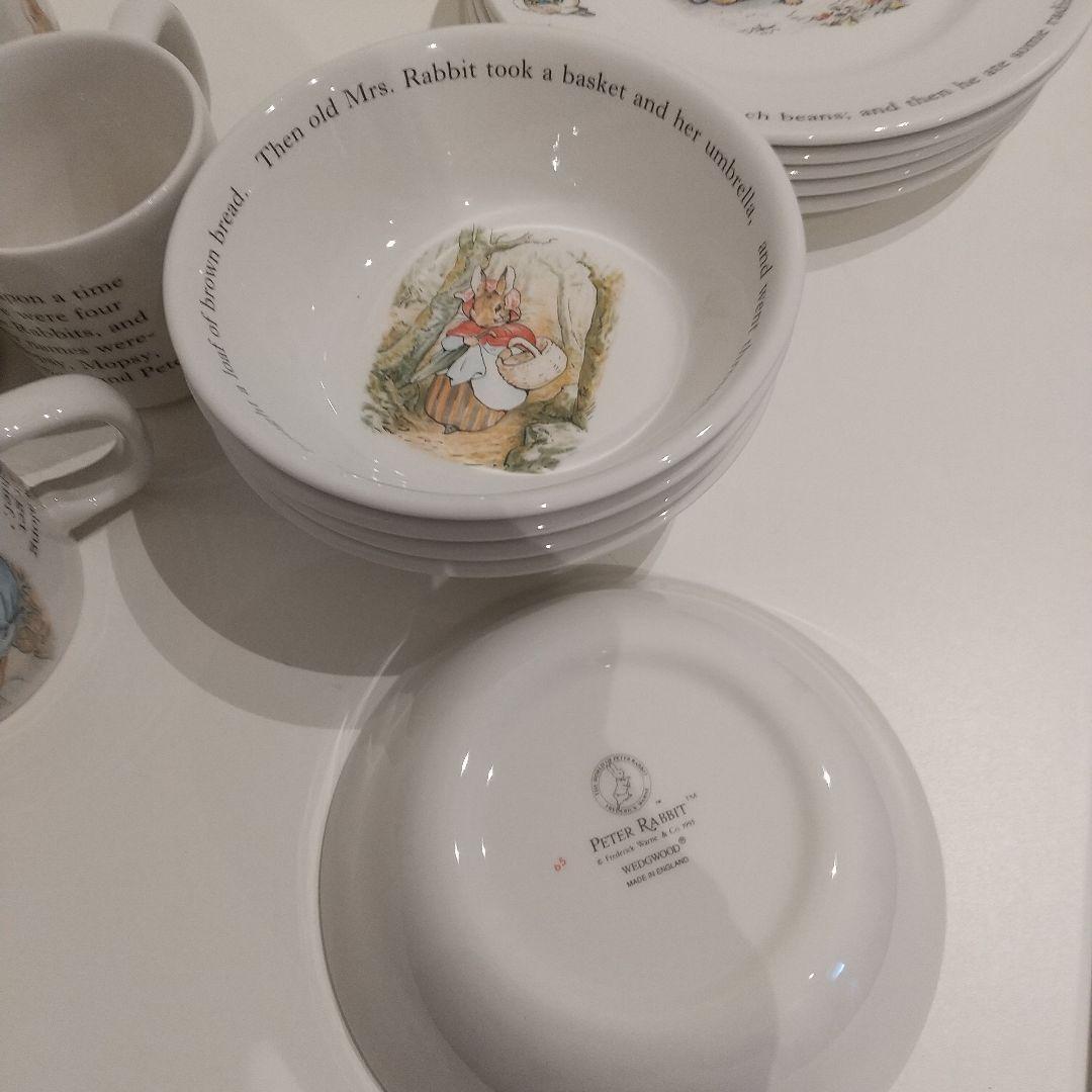 ウエッジウッド・ピーターラビットシリーズ・１７点セットです。