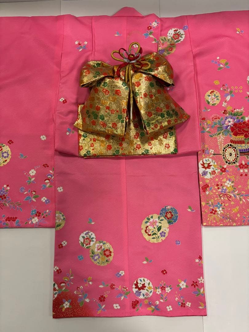 七五三　女の子着物セット　華やかピンク　花車　雪輪　金箔たたき　撫子