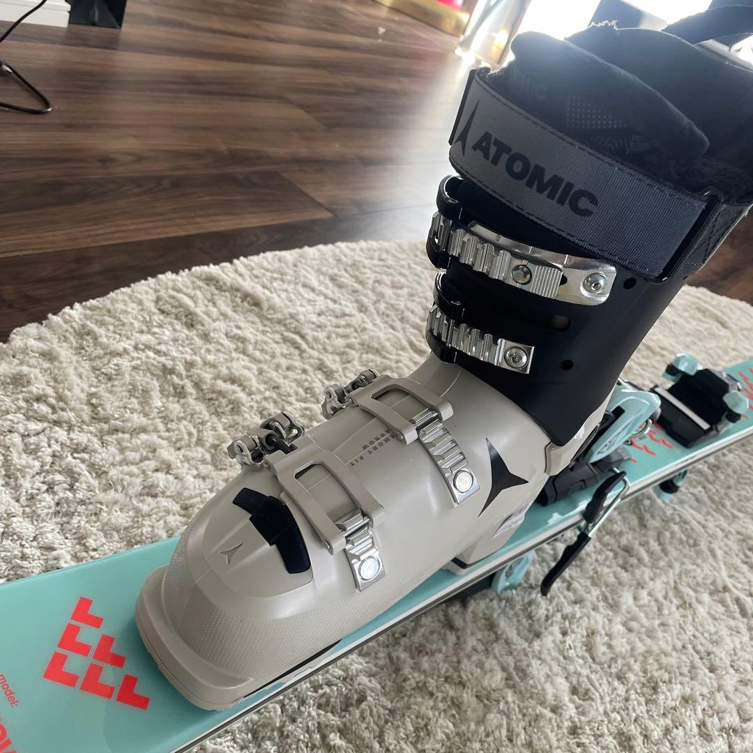 ATOMICスキーブーツ　超美品
