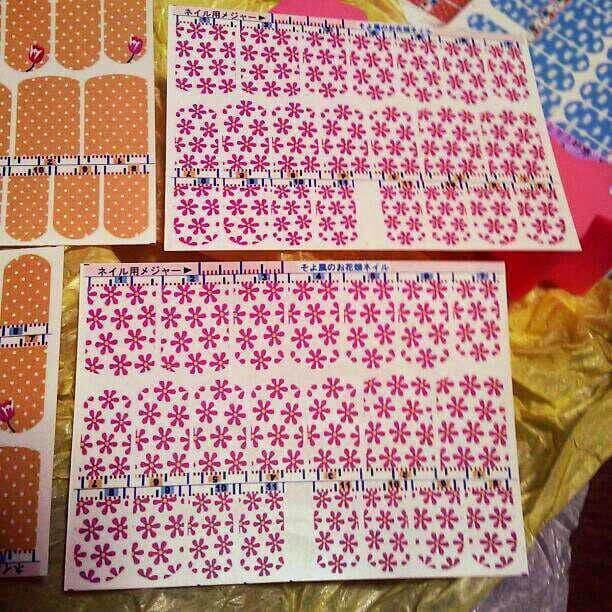 値下☆【未使用】②ネイルシート2種類4枚セ ット♡