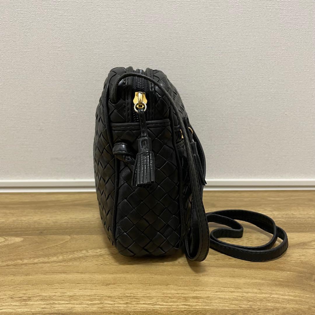 《美品》ボッテガヴェネタ レザー ショルダーバッグ ブラック 黒