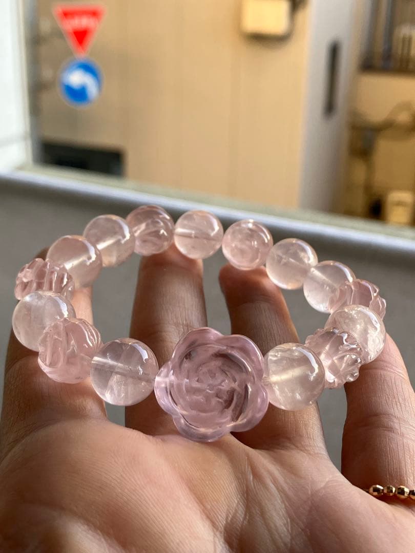 花ローズクォーツのデザインブレスレットとロードナイトとラリマー3点