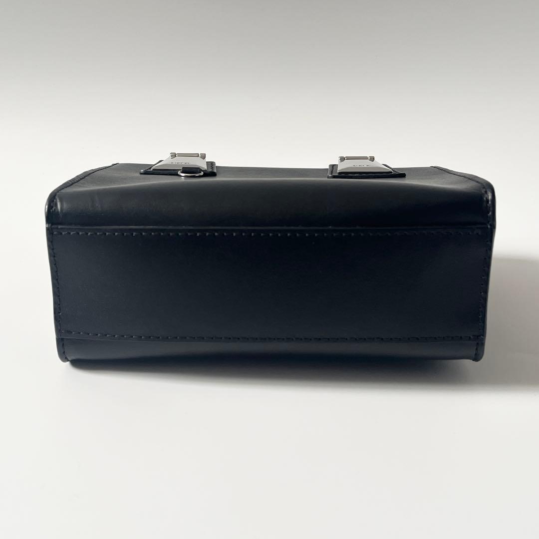 ディーゼル　ミニショルダーバッグ　レザー　黒　ブラック　斜め掛け　メンズ