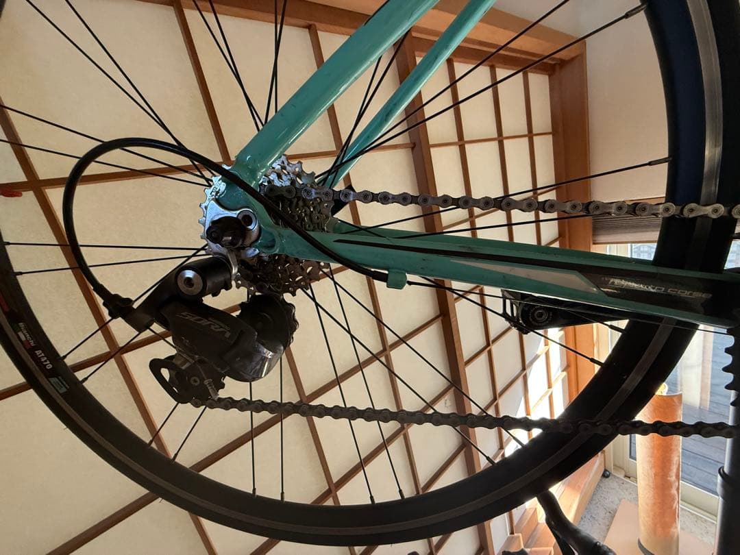 Bianchi ロードバイク via nirone7 sora アクセサリー付き