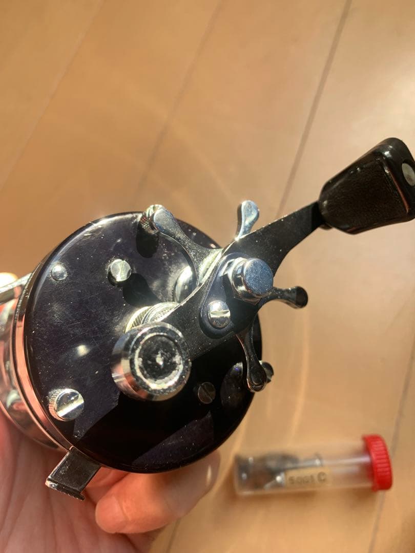 キ*ベ様 ABU5001C アンバサダー当時物　付属品有り 左巻ベイトリール 五