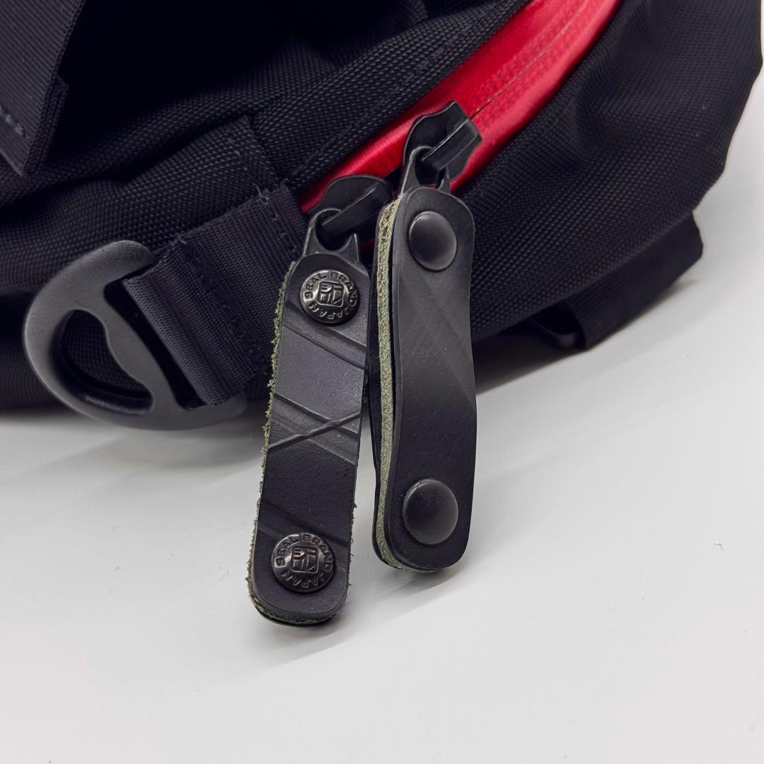 美品　SEAL ボディバッグ　ショルダーバッグ　黒/赤SEAL ボディバッグ