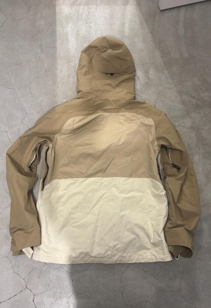 Burton [ak] Swash GORE-TEX 上下セットベージュ値下げ中