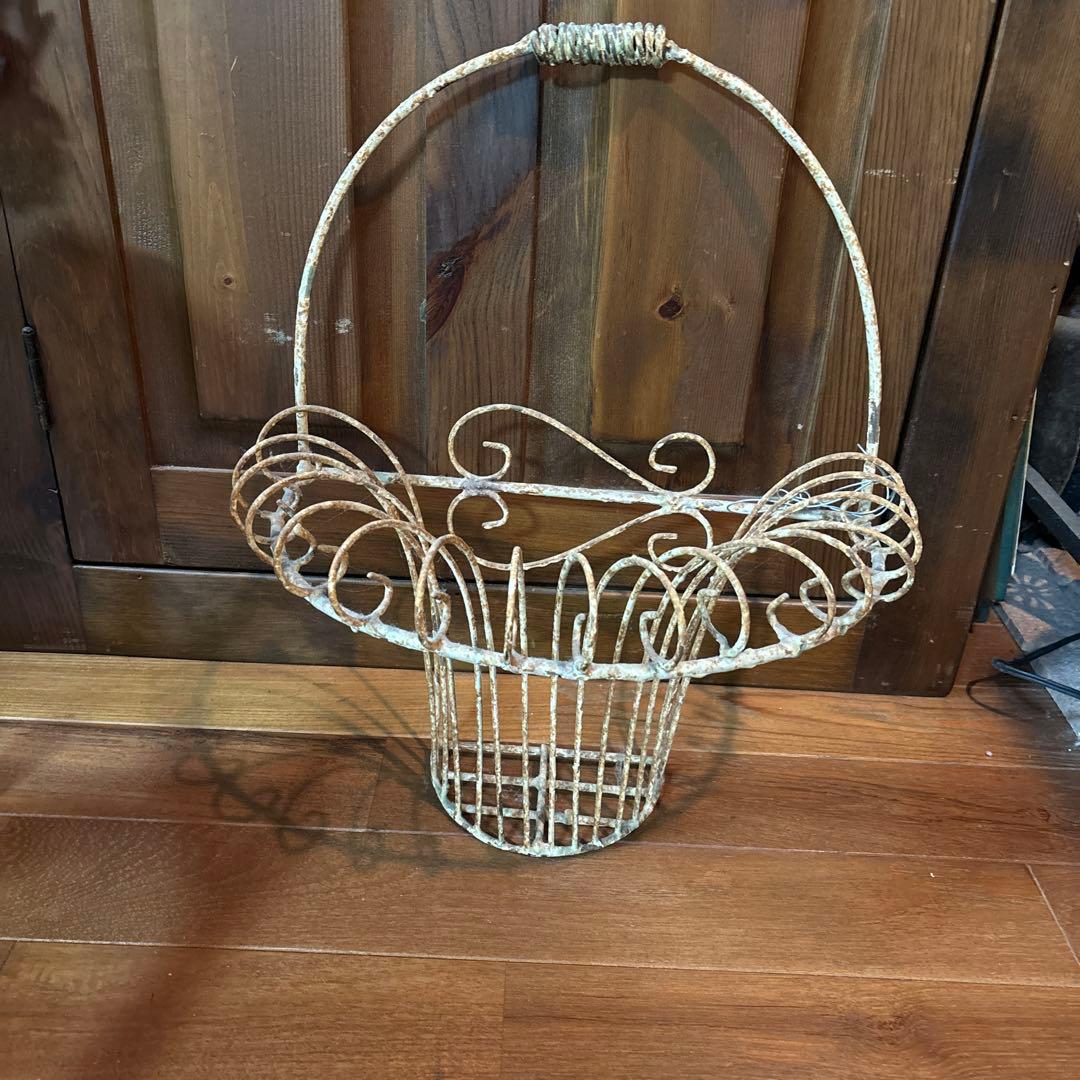 ワイヤーバスケット 装飾的なデザイン　アンティーク