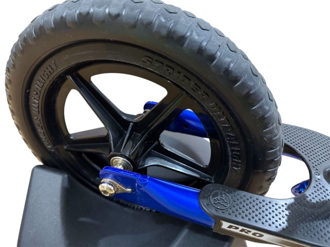 ★美品 ストライダー プロ ウルトラブルー キックバイク 12インチ アルミ製