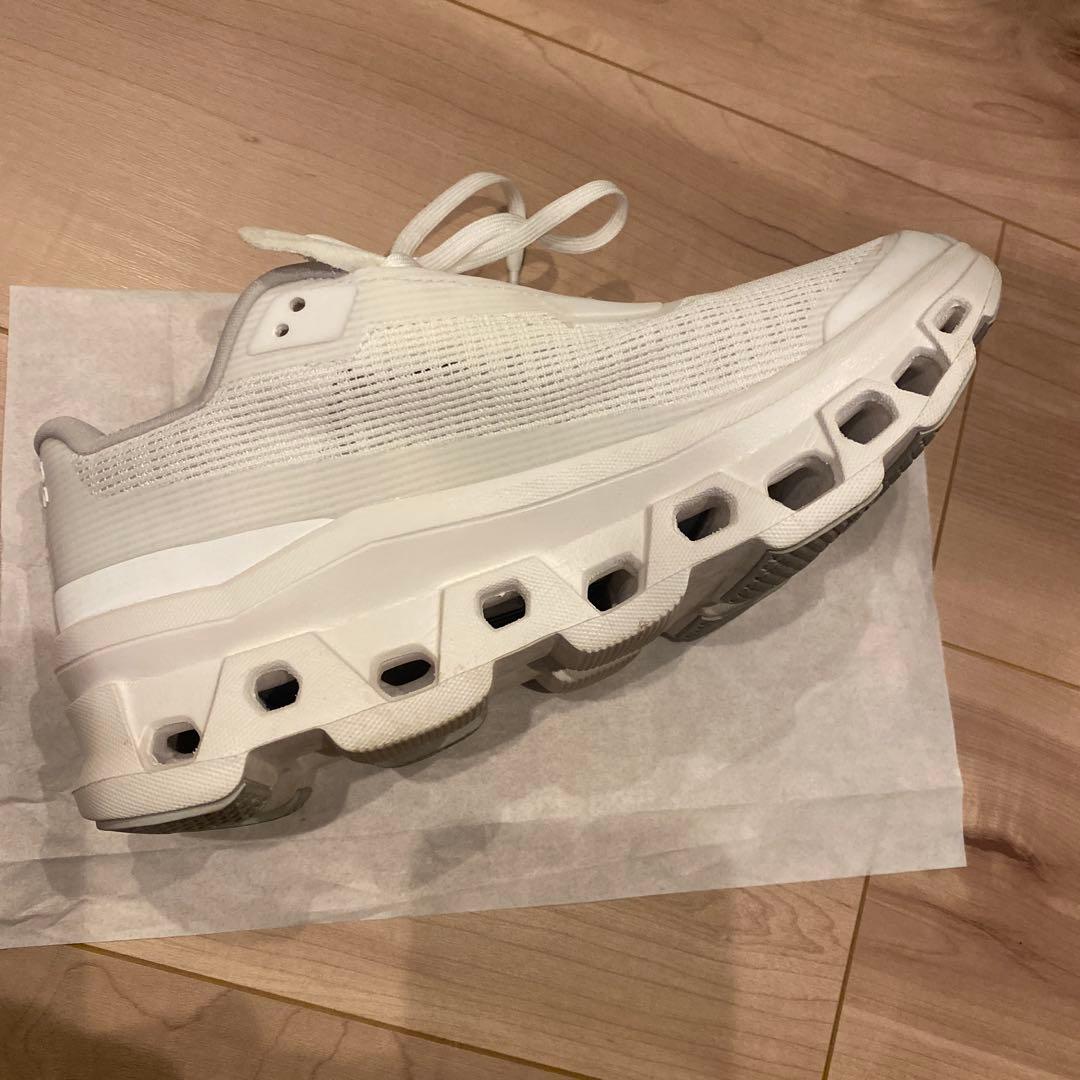 On Cloudmonster ホワイト スニーカー