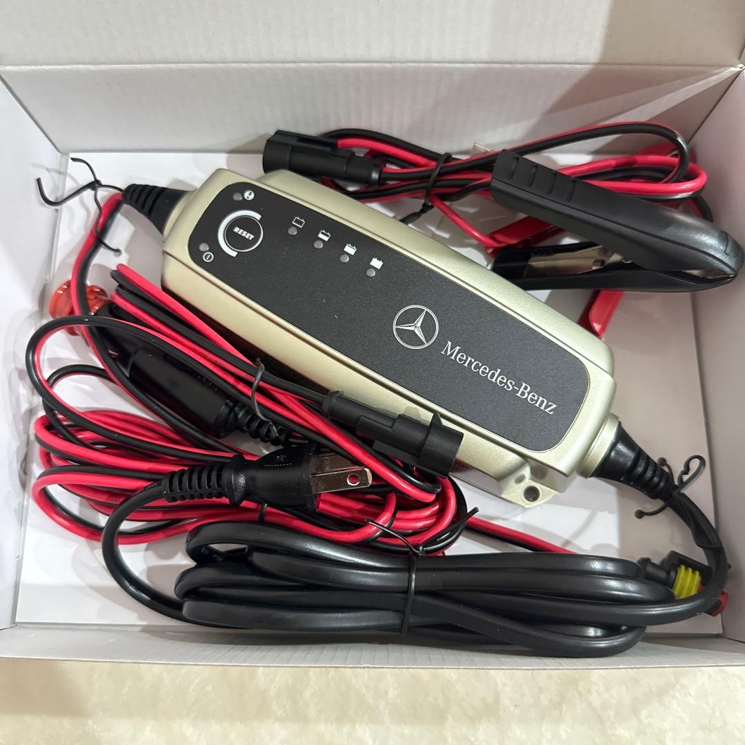 メルセデスベンツ　バッテリーチャージャー