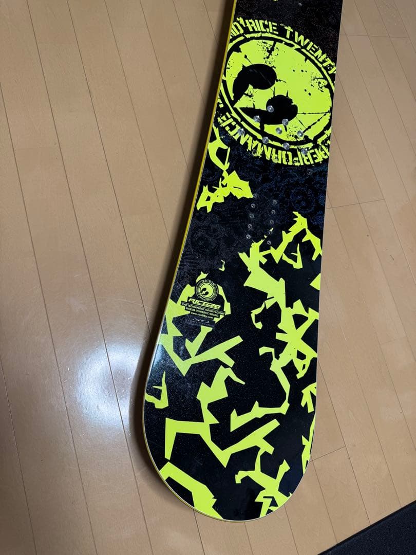 高反発◎ デザイン◎ グラトリ RICE28 RT9 152cm スノーボード板