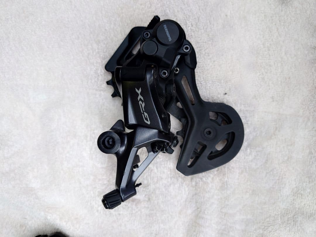 GRX 12s STI(右)とリアディレイラーセット