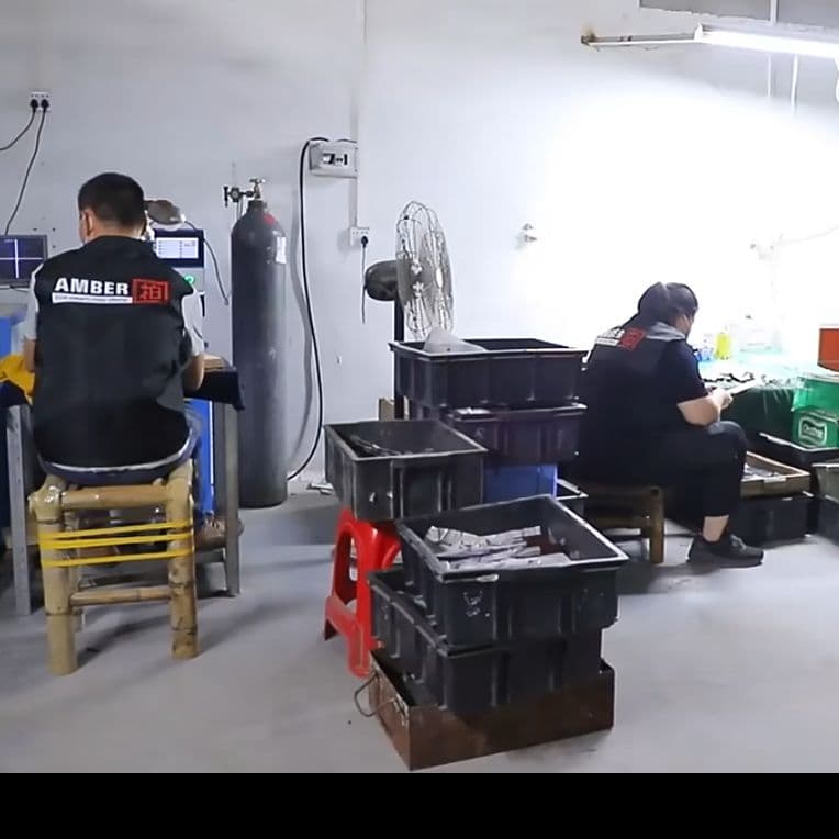 《新作》　V金10号　ダマスカス包丁　ハニカム模様・ピンク柄　剣型　牛刀　三徳