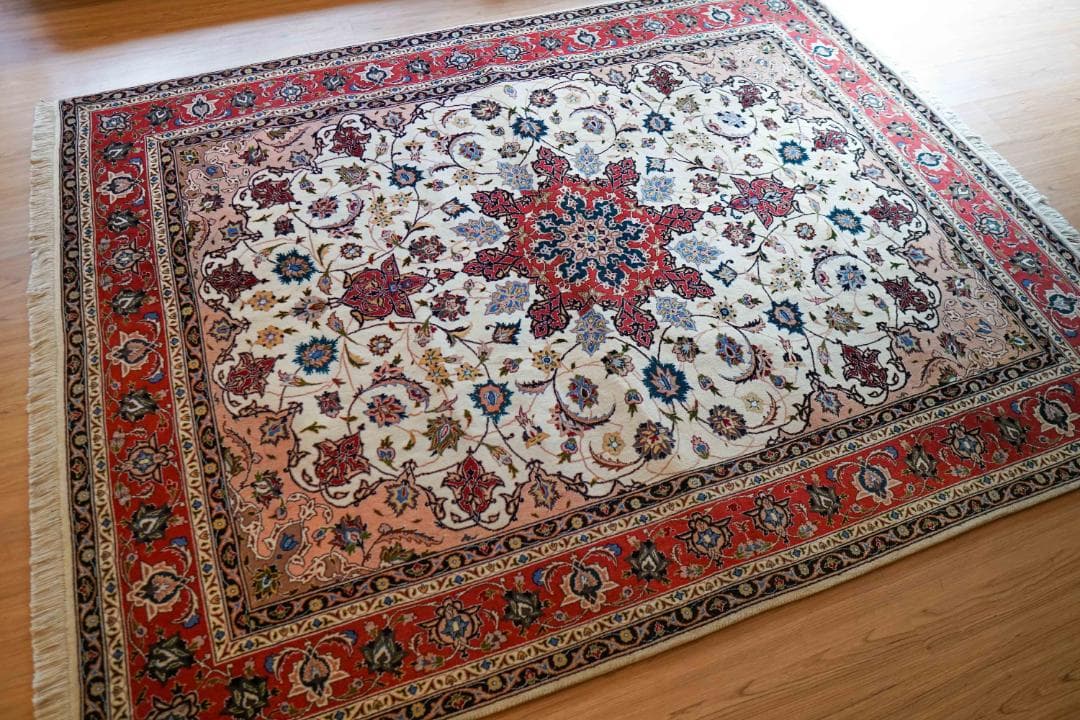 ペルシャ手織り絨毯 タブリーズ産 194×153cm