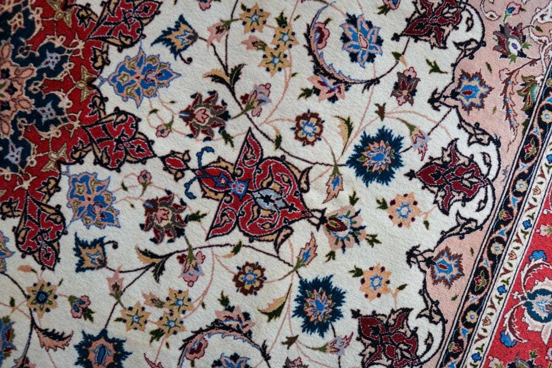 ペルシャ手織り絨毯 タブリーズ産 194×153cm