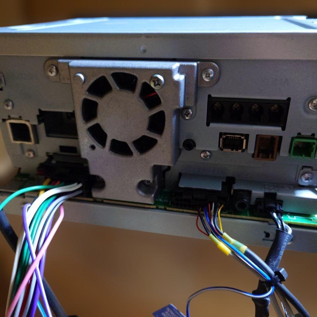 r*r様 カロッツェリア AVIC-ZH0077W 中古ナビ CD/DVD/BT