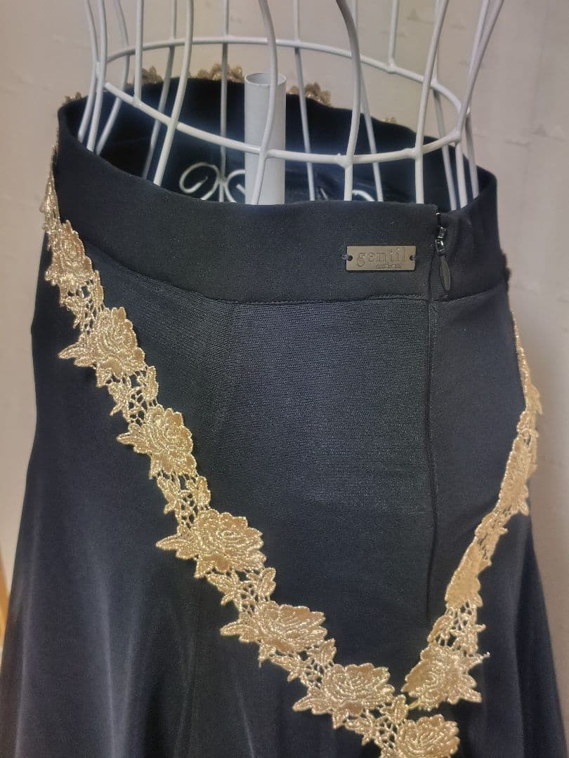 ジャンティの存在感、ボリューム、インパクトの有るスカート ほぼ新品