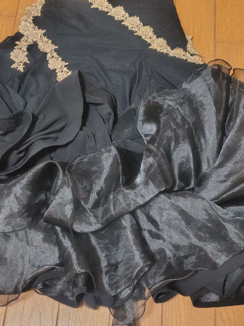 ジャンティの存在感、ボリューム、インパクトの有るスカート ほぼ新品