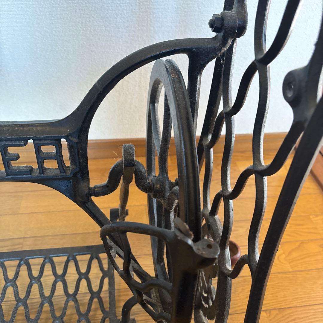 アンティーク　SINGERシンガー社 ミシン網脚 木製脚カバー付き