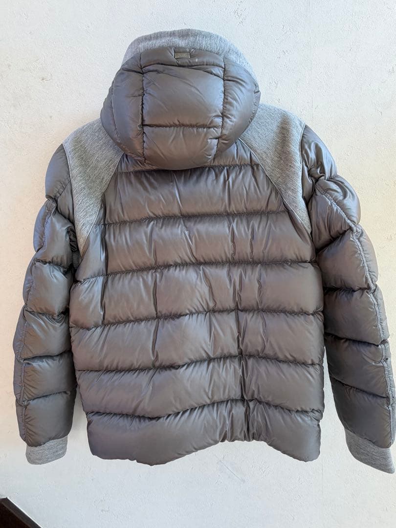 HERNO フード付きグレー ダウンジャケット