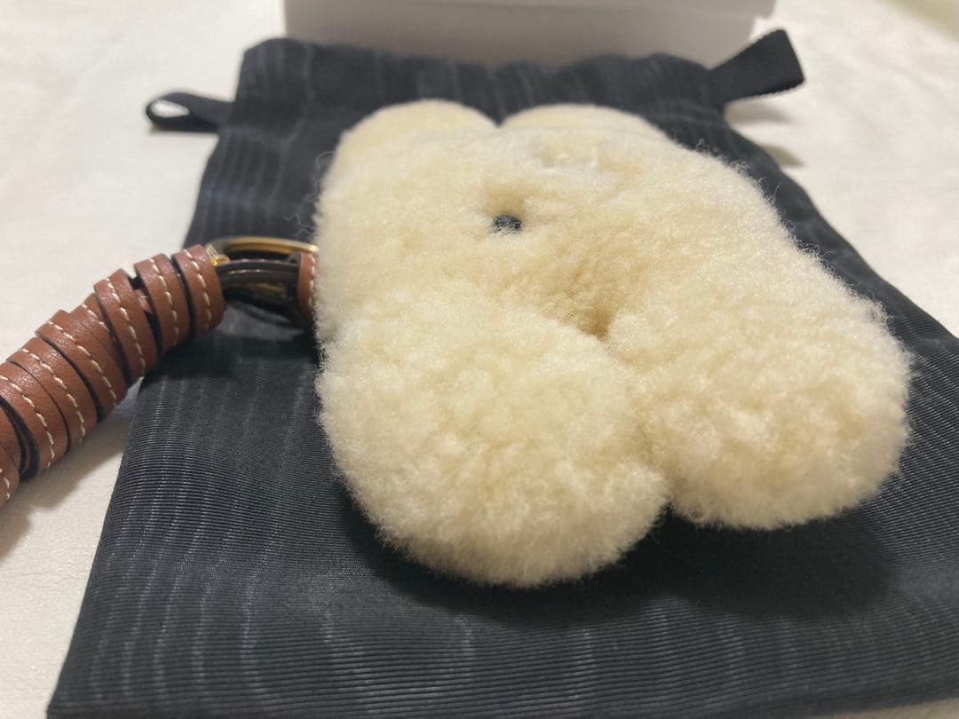 週末限定価格 セリーヌ トリオンフ ポンポンチャーム 犬 ストラップ