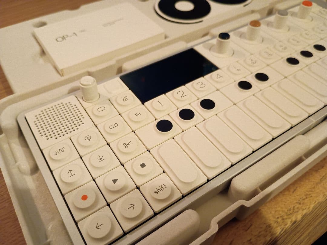 M*a様 Teenage Engineering OP-1 Field