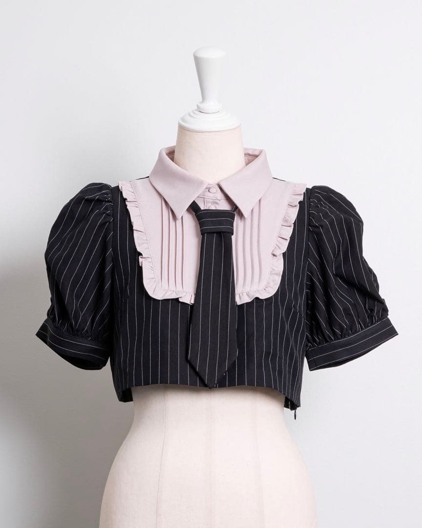 Pium ネクタイ付きスクエアフリルトップス サイドベルトプリーツミニ