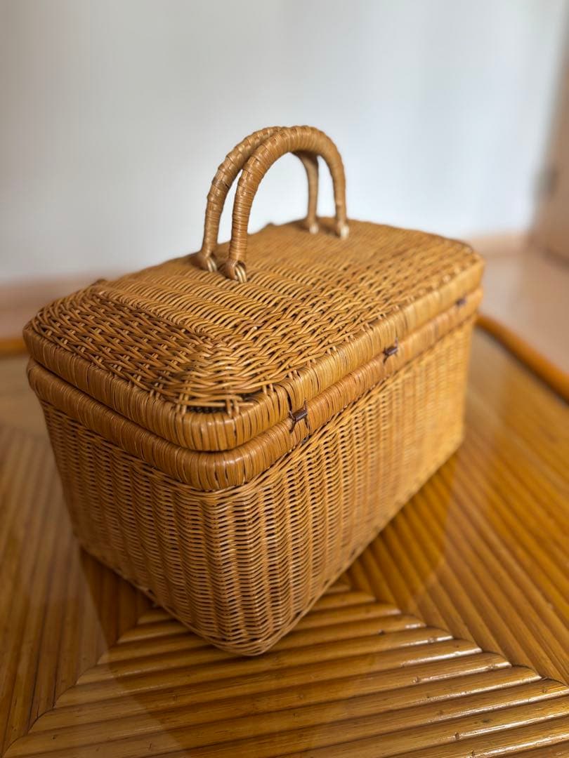 【値下げ中！】アンティーク　ラタン製 蓋付きバスケット