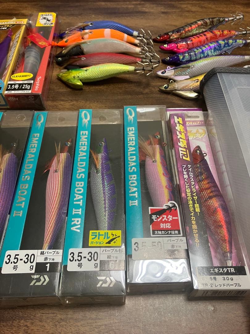 ティップランエギ22本セット　ケース付き　エメラルダスボート　アモラス　エギスタ