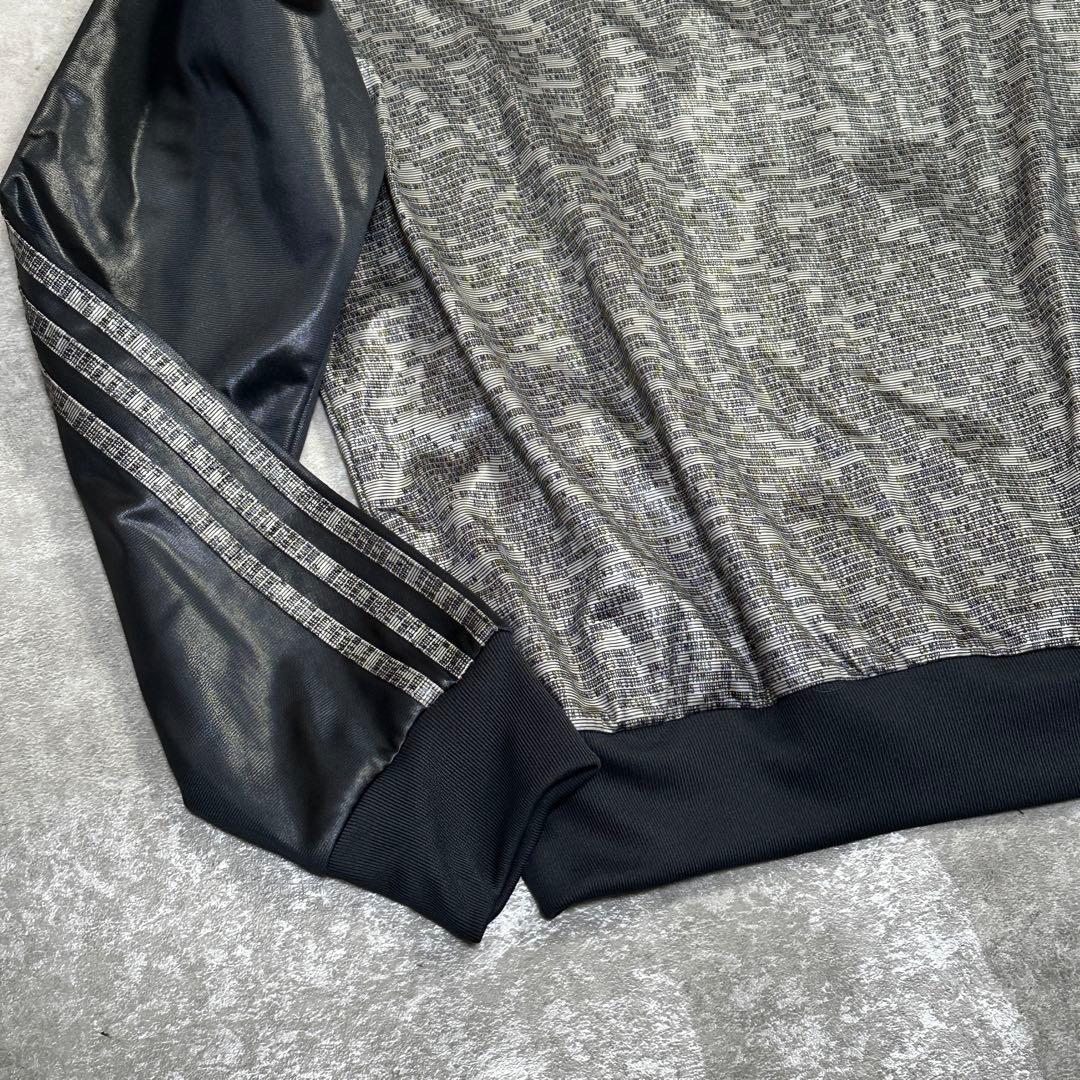 adidas トラックジャケット 英字 シルバー ブラック 総柄 サイズ4XO