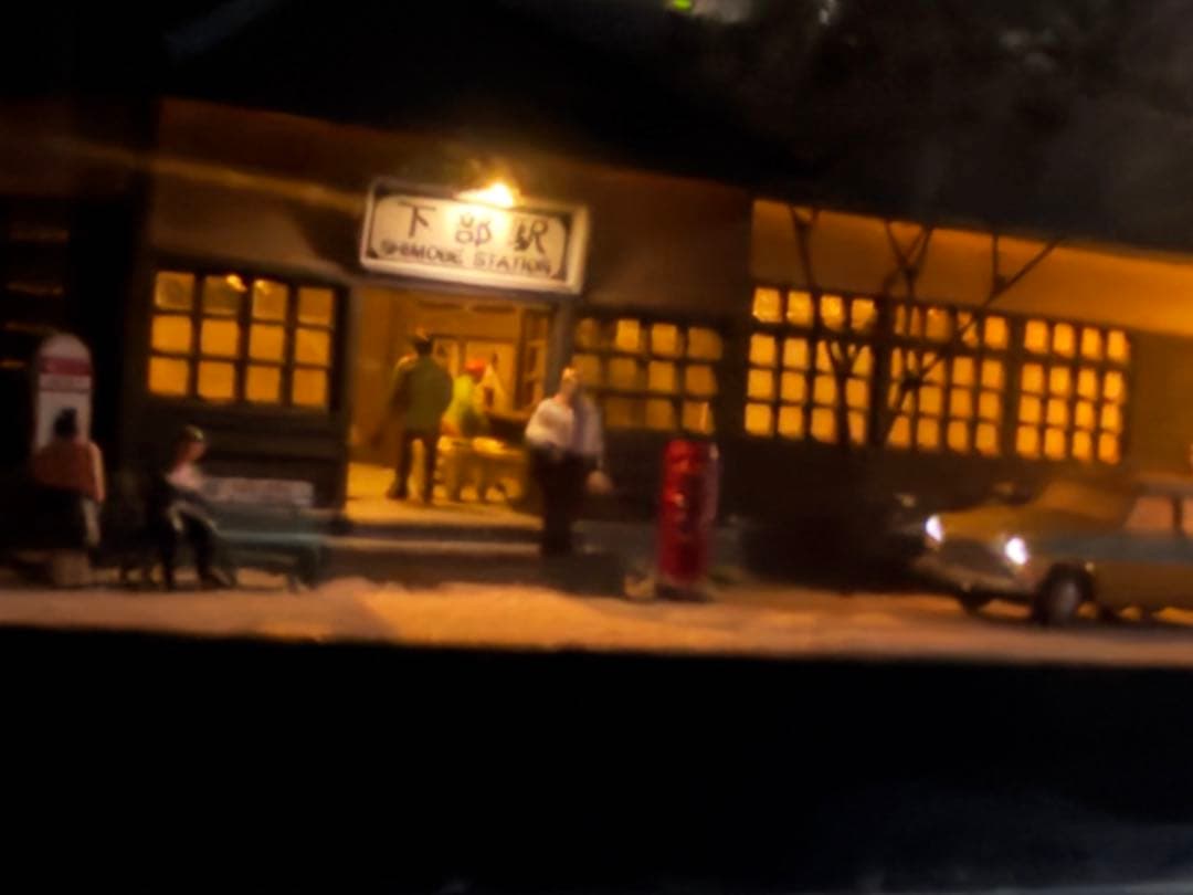 昭和をかもしだす懐かしの停車場、昼と夜の現風景、神戸梅田、レトロ夢の希少逸品。