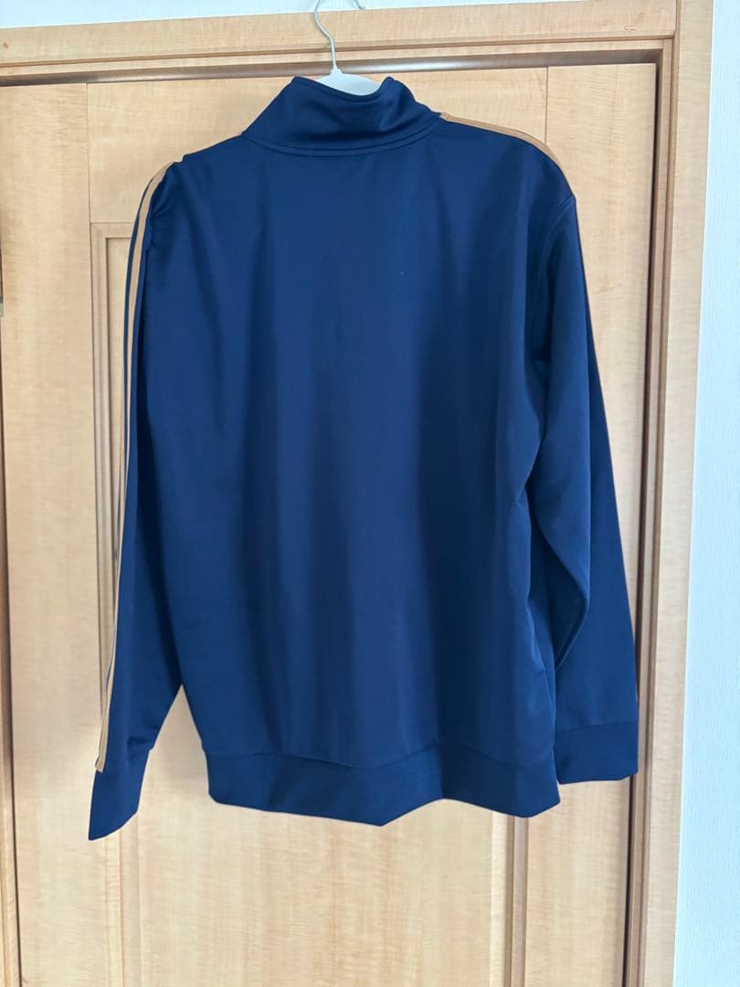 adidas トラックジャケット（ジェンダーニュートラル）