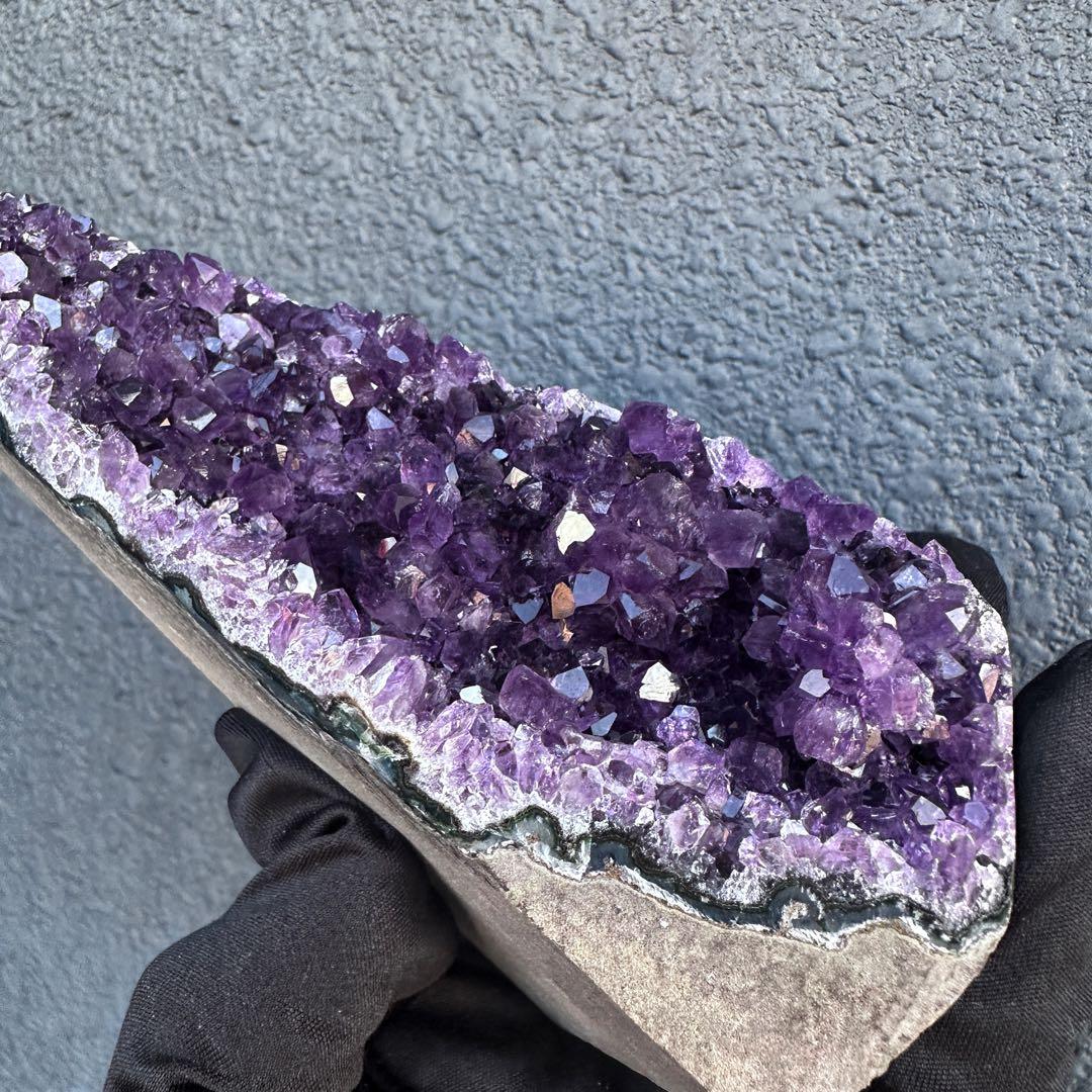 濃紫の煌めきウルグアイ産☆キラキラ☆アメジストクラスターパワーストーンA1121