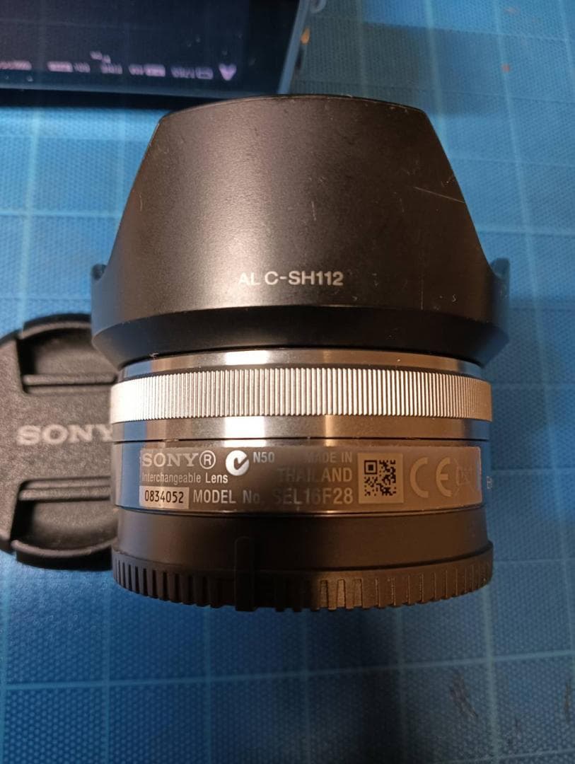 まだまだ使える！。SONY ミラーレス一眼カメラ シルバー