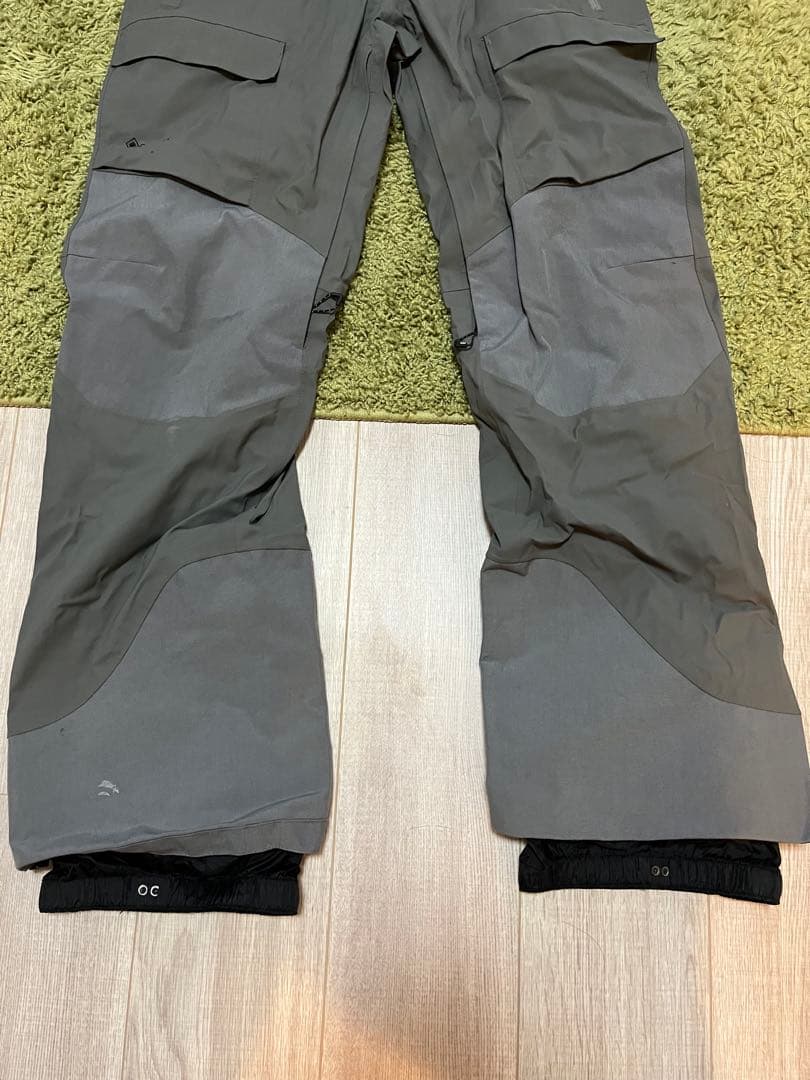 686 ビブパンツ GORE-TEX Stretch Dispatch Bib