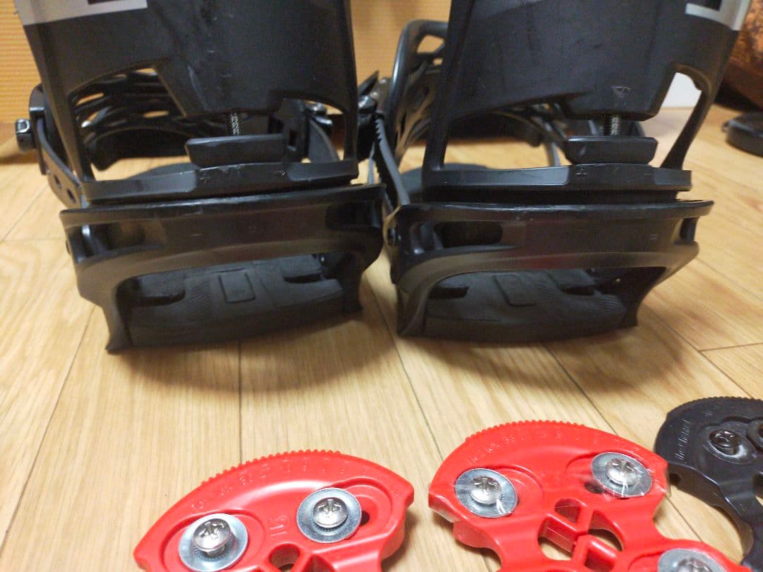 Burton Cartelビンディング 4x4 the channel両対応