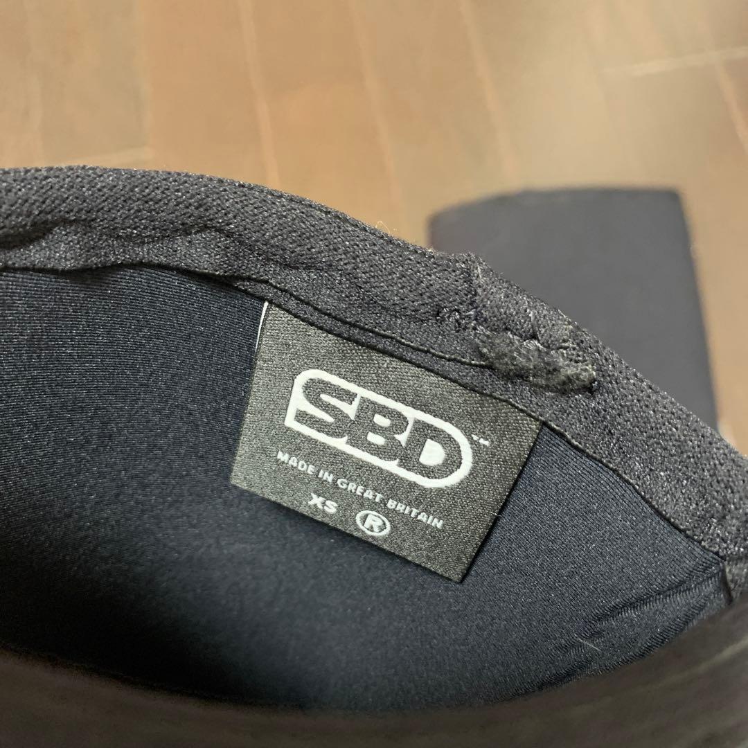 SBDニースリーブXSブラックMomentum(モメンタム) ニースリーブ