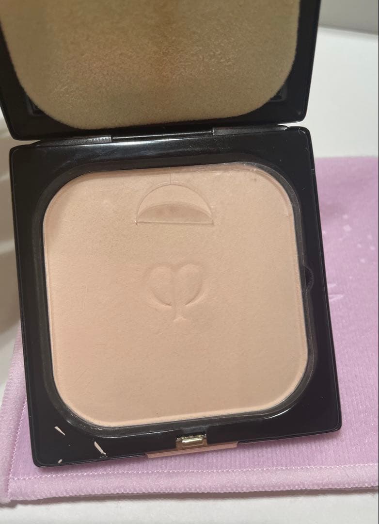 クレドポーボーテ エレガントスリムプードルコンパクトエサンシエルｎ　高級ケース