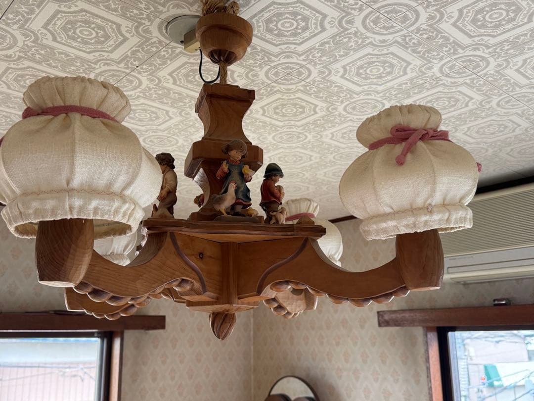 木製シャンデリア 人形付き フリルシェード　ドイツ工芸品