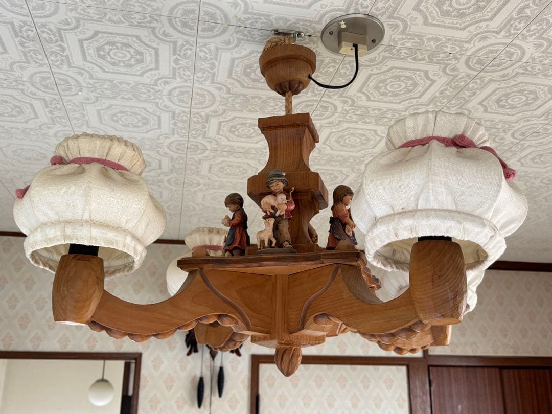 木製シャンデリア 人形付き フリルシェード　ドイツ工芸品