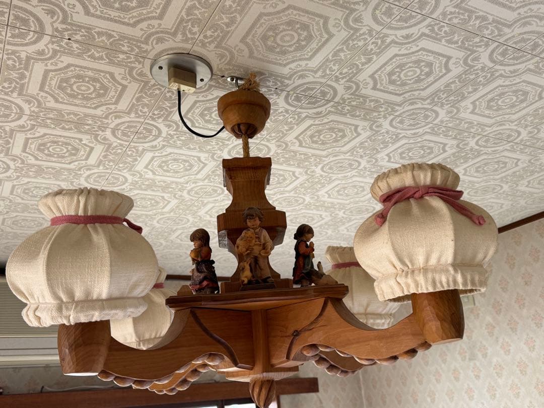 木製シャンデリア 人形付き フリルシェード　ドイツ工芸品