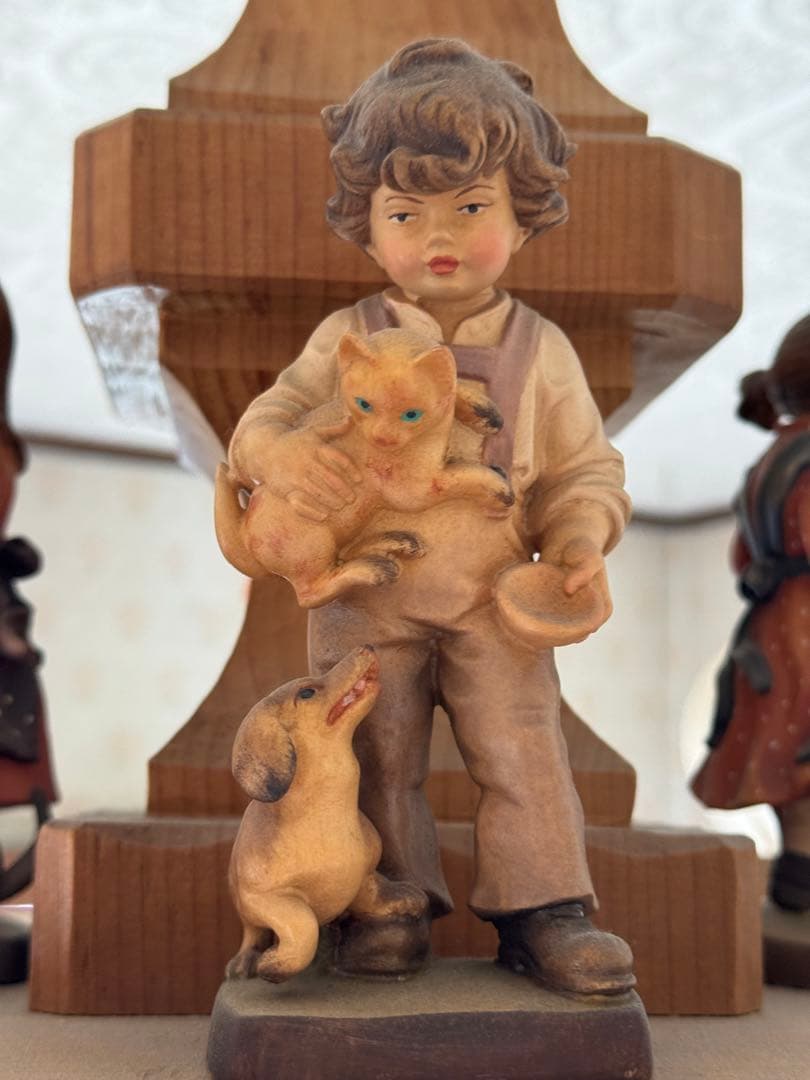 木製シャンデリア 人形付き フリルシェード　ドイツ工芸品