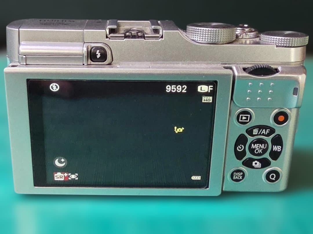 富士フィルム X-A2 ミントグリーン 超希少カラー - メルカリ