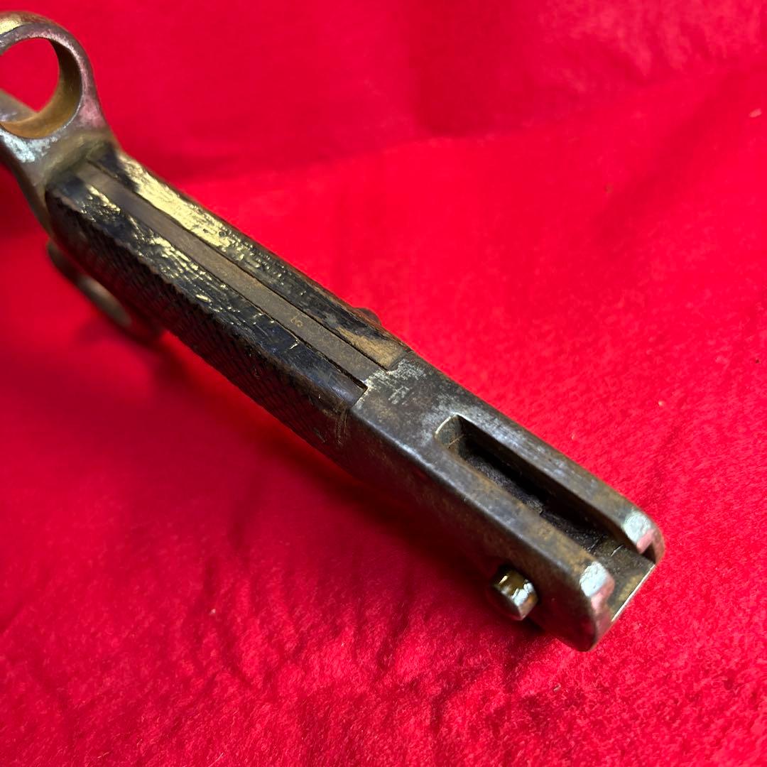 旧日本軍　銃剣　実物　菊紋　刻印　切断　刃引き　済み　大型　付剣装置動作良好