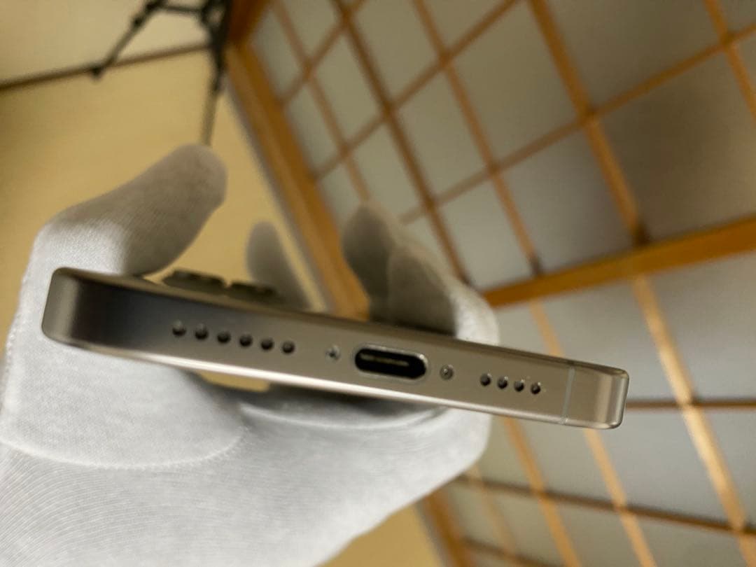 非常に良好な状態。iPhone 16 Pro Max 256GB SIMフリー