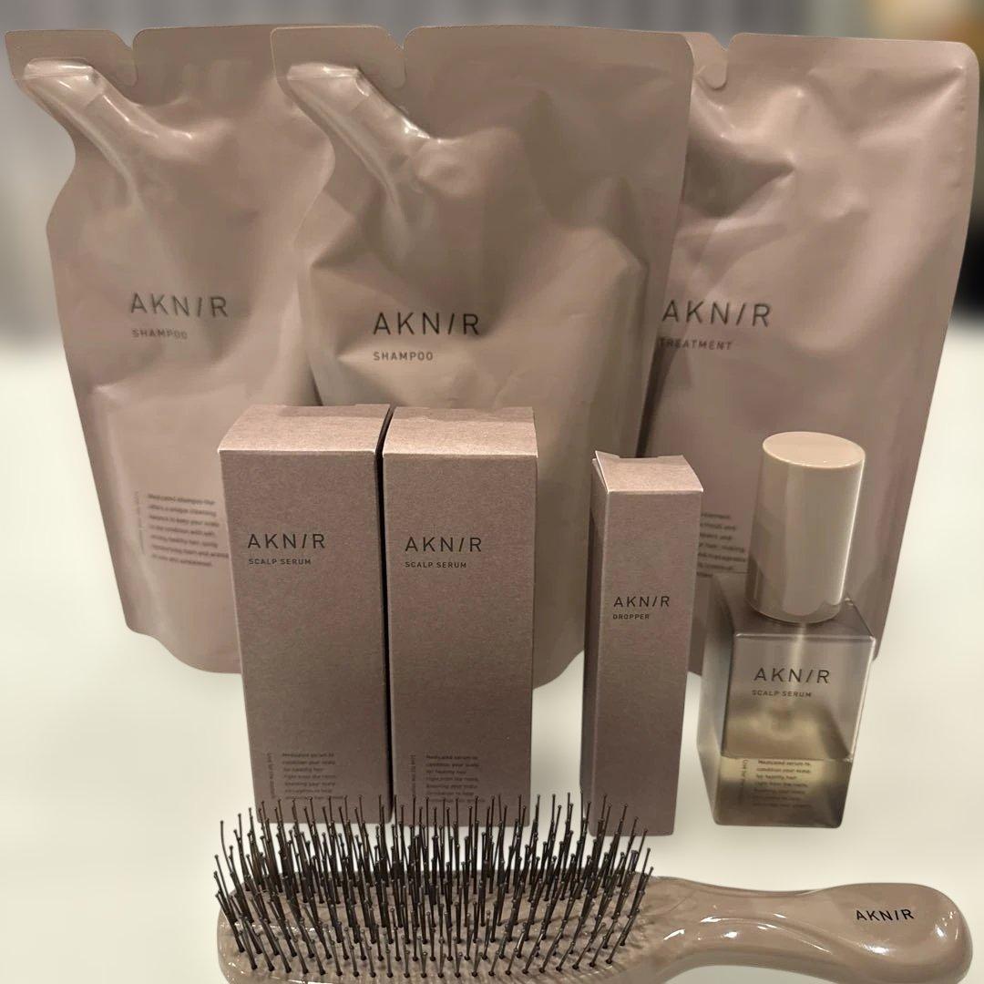 【新品未使用】AKNIR シャンプー・トリートメント・スカルプセラム、ブラシ付き