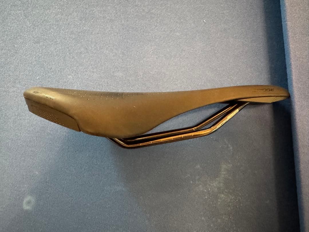 Specialized Bridge Comp サドル(シート)