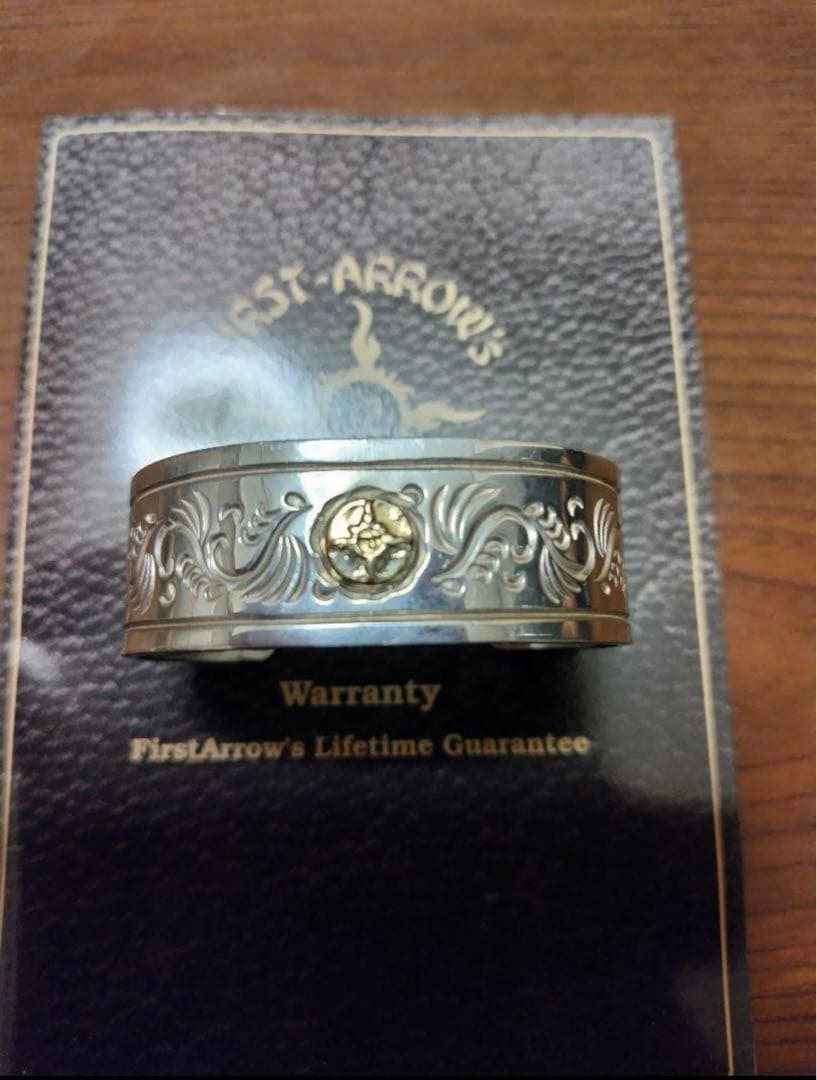 First Arrows 彫刻オープンバングル